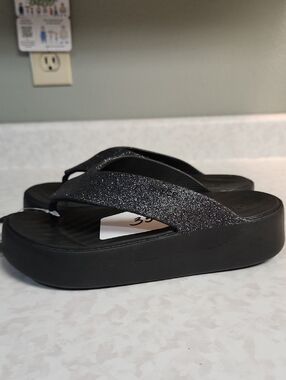 CROCS Black Glitter Platform Flip Sandals